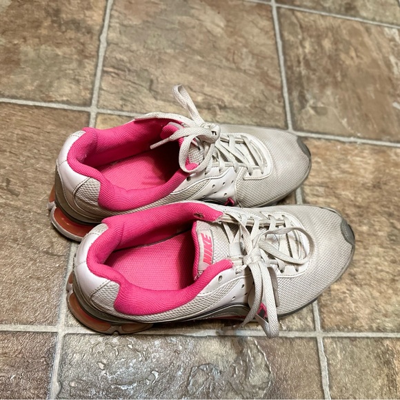 Nike size 6 runners - Picture 3 of 4